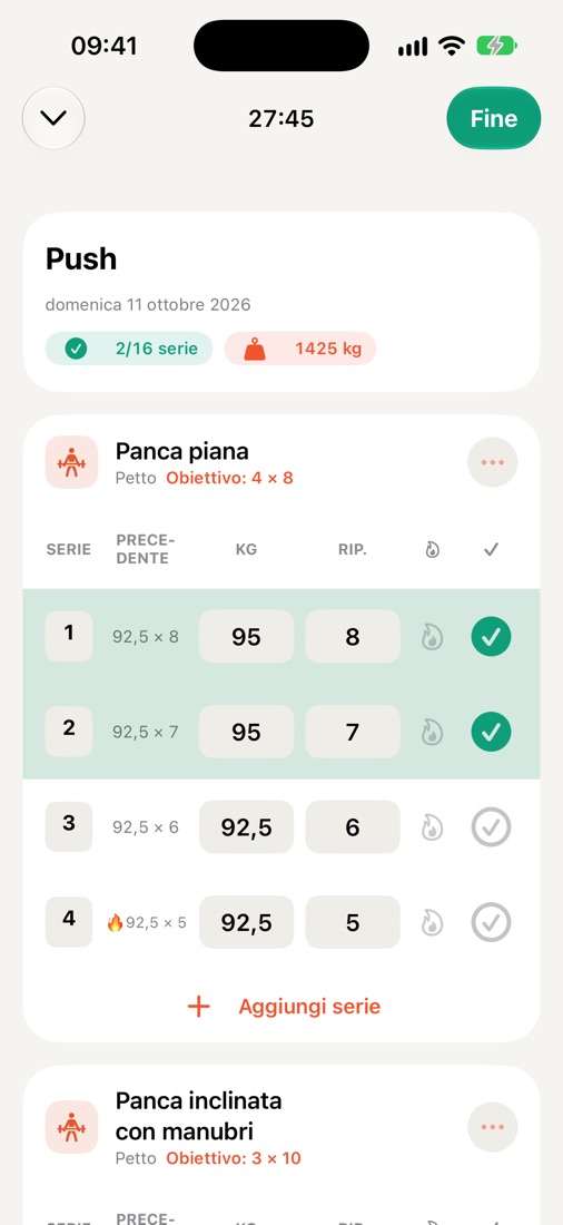 Schermata di allenamento in corso con serie, carichi e ripetizioni